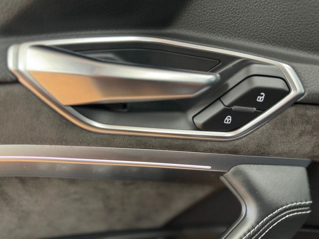 2019 Audi e-tron Prestige quattro - 22957852 - 19
