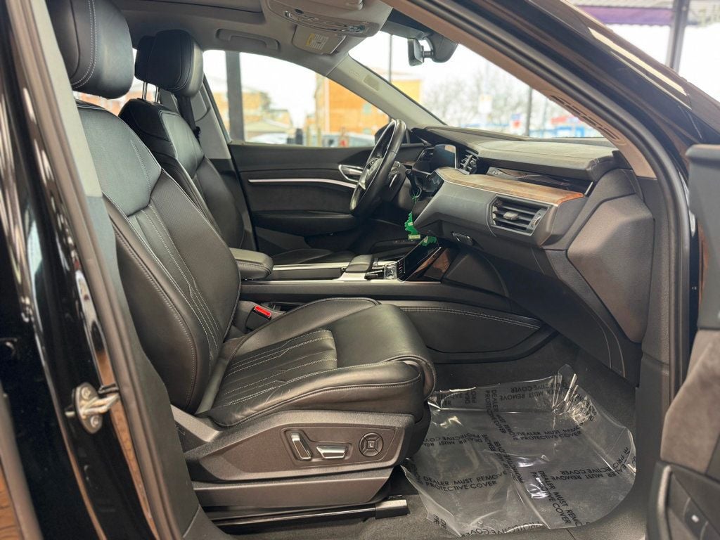 2019 Audi e-tron Prestige quattro - 22957852 - 23