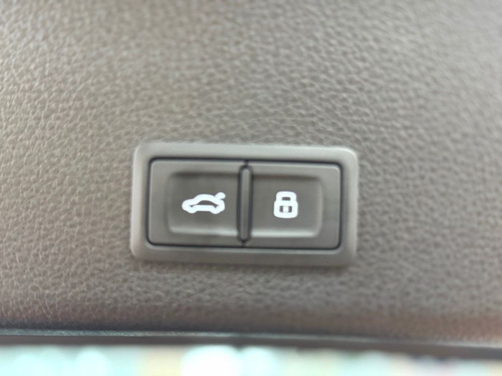 2019 Audi e-tron Prestige quattro - 22957852 - 25