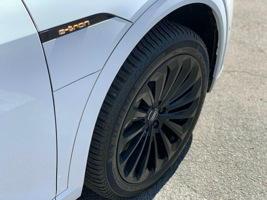 2019 Audi e-tron Prestige quattro - 22927379 - 11