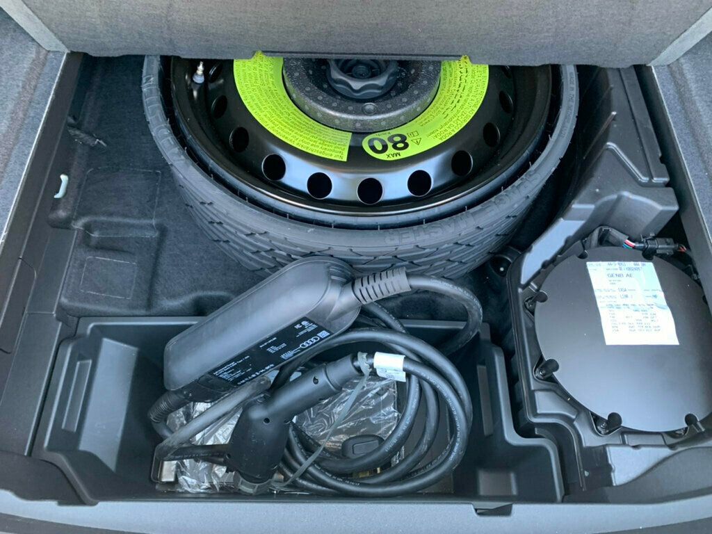 2019 Audi e-tron Prestige photo 2
