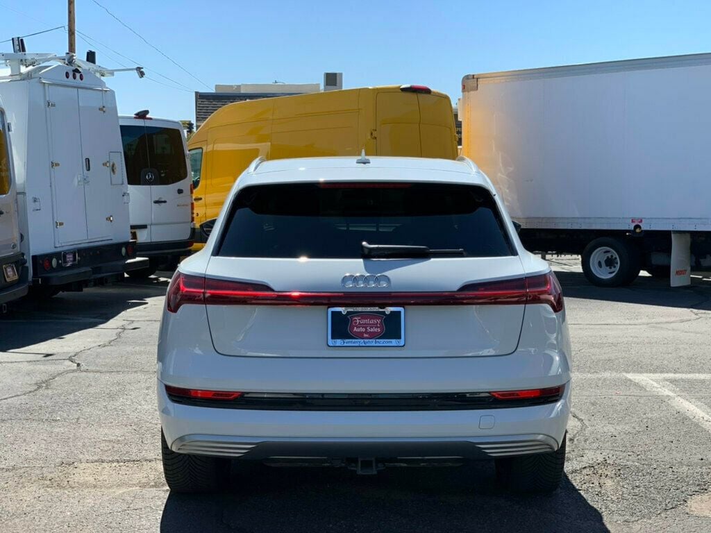 2019 Audi e-tron Prestige quattro - 22927379 - 21