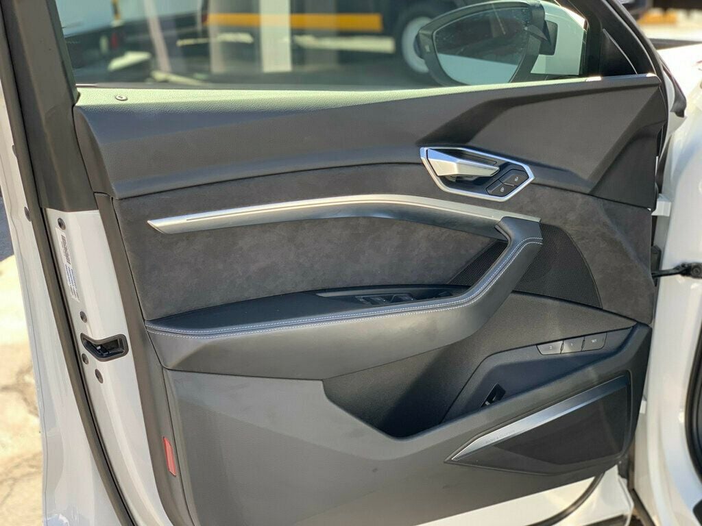2019 Audi e-tron Prestige quattro - 22927379 - 24