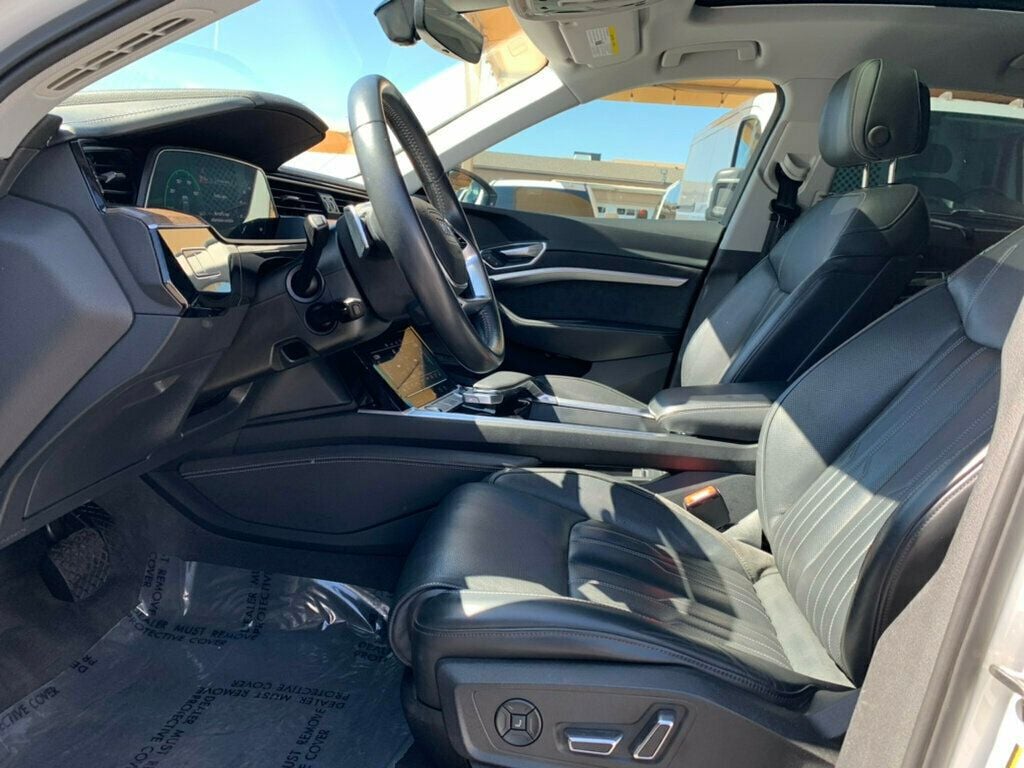 2019 Audi e-tron Prestige quattro - 22927379 - 25