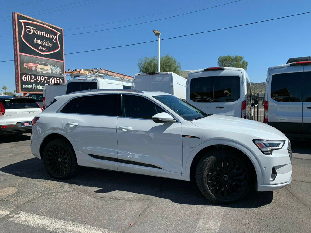 2019 Audi e-tron Prestige photo 3