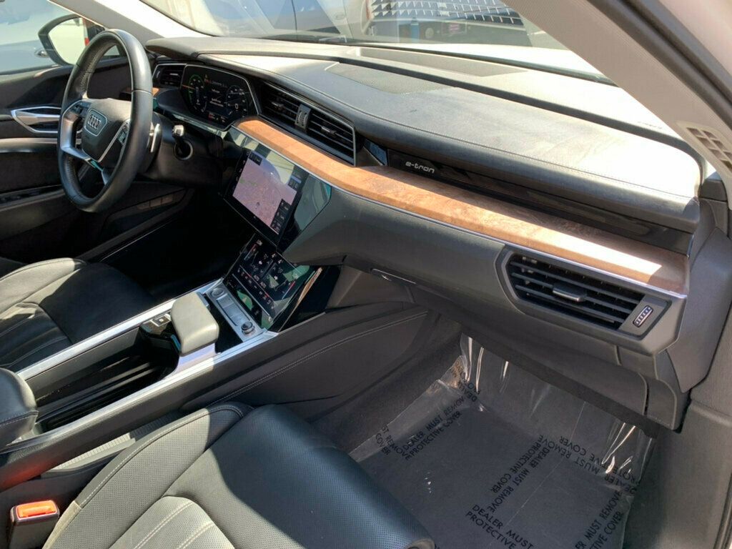 2019 Audi e-tron Prestige quattro - 22927379 - 32