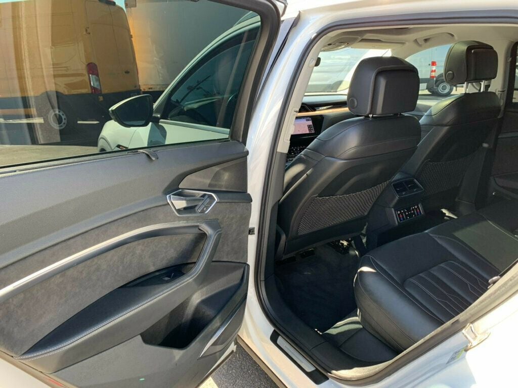 2019 Audi e-tron Prestige quattro - 22927379 - 35