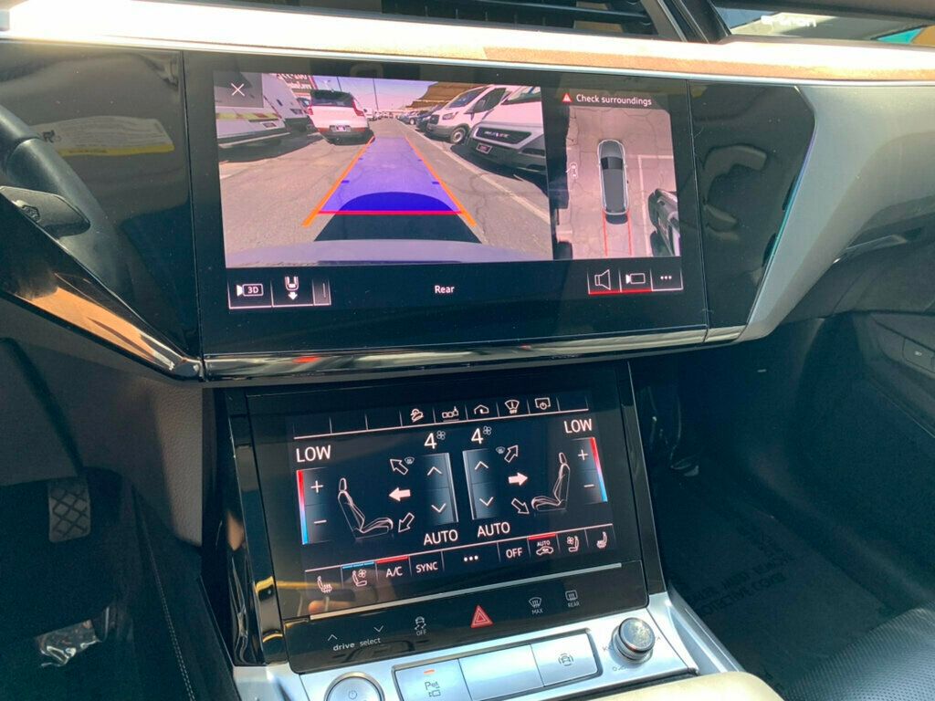 2019 Audi e-tron Prestige photo 4