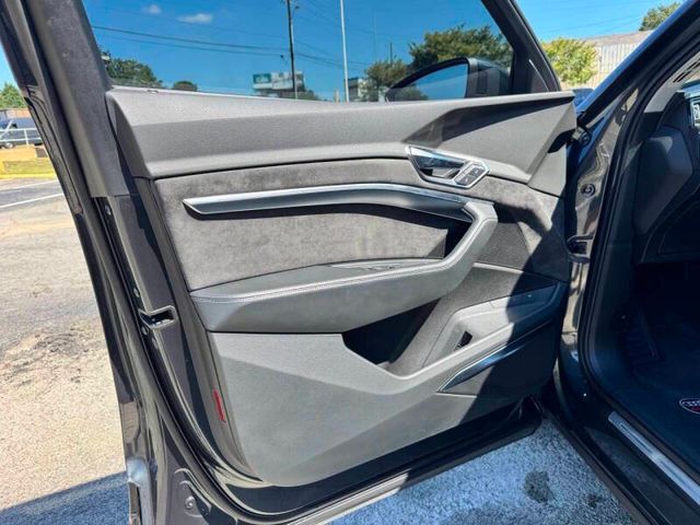 2019 Audi e-tron quattro Prestige AWD 4dr SUV - 22949074 - 17