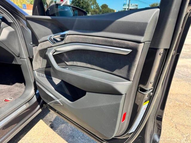 2019 Audi e-tron quattro Prestige AWD 4dr SUV - 22949074 - 18