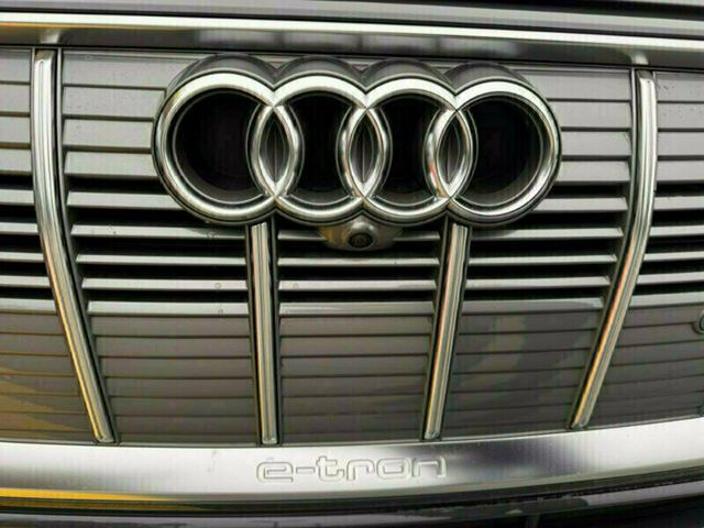 2019 Audi e-tron quattro Prestige AWD 4dr SUV - 22949074 - 33