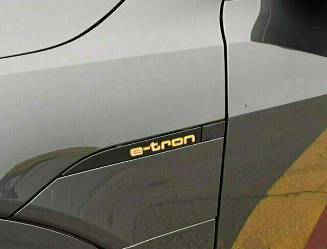 2019 Audi e-tron quattro Prestige AWD 4dr SUV - 22949074 - 34
