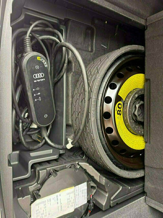 2019 Audi e-tron quattro Prestige AWD 4dr SUV - 22949074 - 35