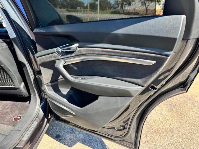 2019 Audi e-tron quattro Prestige AWD 4dr SUV - 22949074 - 37