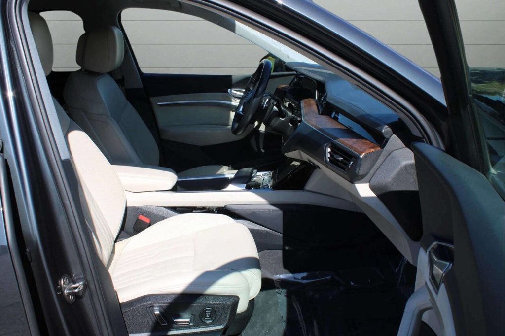 2019 Audi e-tron quattro Prestige AWD 4dr SUV - 22925077 - 10
