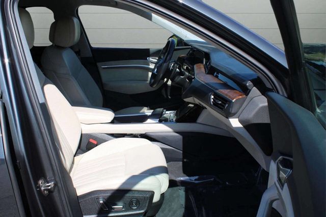 2019 Audi e-tron quattro Prestige AWD 4dr SUV - 22925077 - 10
