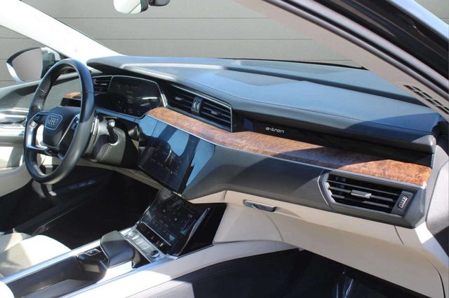 2019 Audi e-tron quattro Prestige AWD 4dr SUV - 22925077 - 11