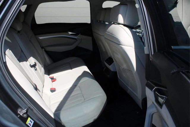 2019 Audi e-tron quattro Prestige AWD 4dr SUV - 22925077 - 12