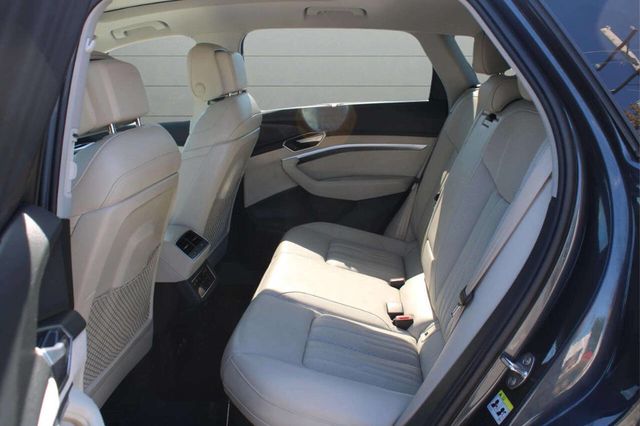 2019 Audi e-tron quattro Prestige AWD 4dr SUV - 22925077 - 13
