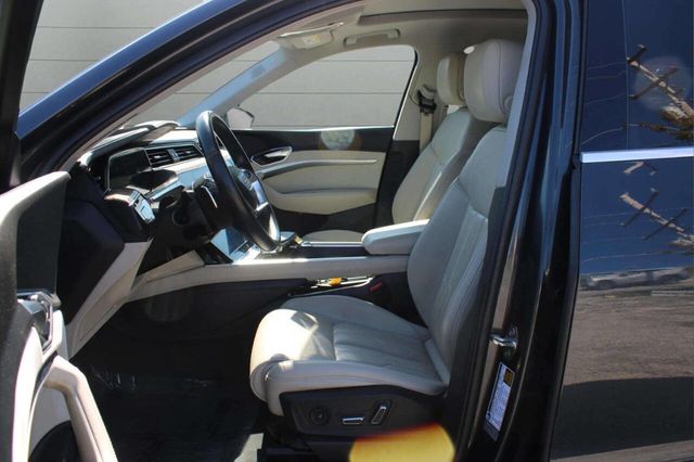 2019 Audi e-tron quattro Prestige AWD 4dr SUV - 22925077 - 8