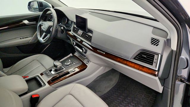 2019 Audi Q5 Premium 45 TFSI quattro with Convenience Pkg & Panoramic Sunroof - 22970652 - 24