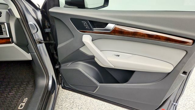 2019 Audi Q5 Premium 45 TFSI quattro with Convenience Pkg & Panoramic Sunroof - 22970652 - 25