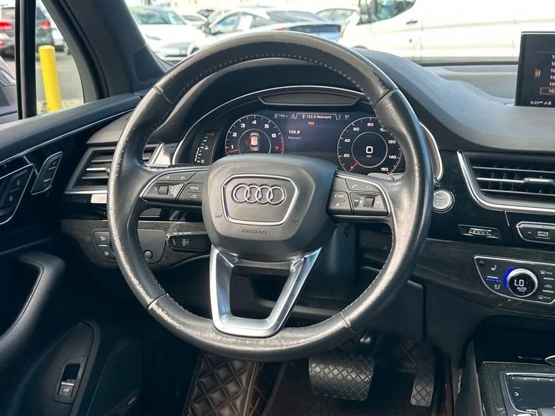 2019 Audi Q7 55 Premium Plus photo 10