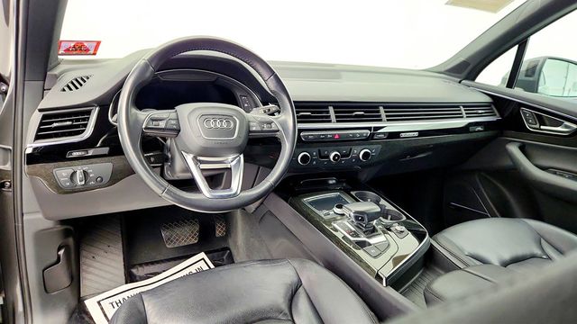 2019 Audi Q7 Premium Plus 55 TFSI quattro with 20'' Wheels & Cold Weather Pkg - 22957579 - 12