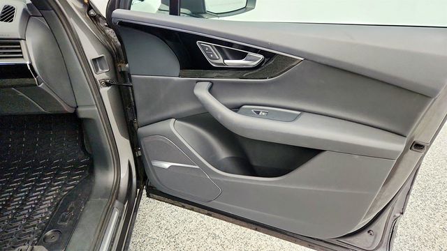 2019 Audi Q7 Premium Plus 55 TFSI quattro with 20'' Wheels & Cold Weather Pkg - 22957579 - 26