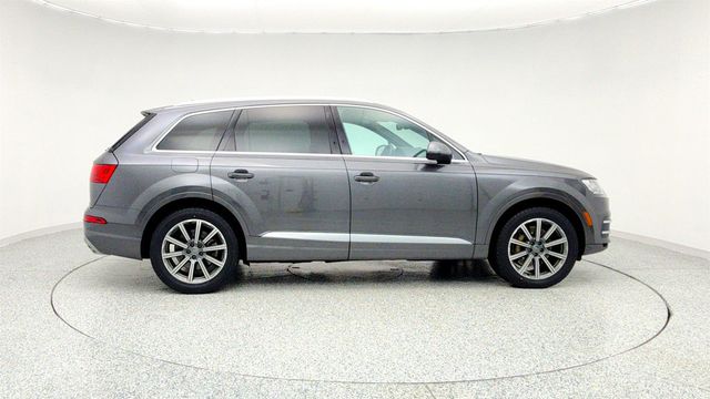 2019 Audi Q7 Premium Plus 55 TFSI quattro with 20'' Wheels & Cold Weather Pkg - 22957579 - 3