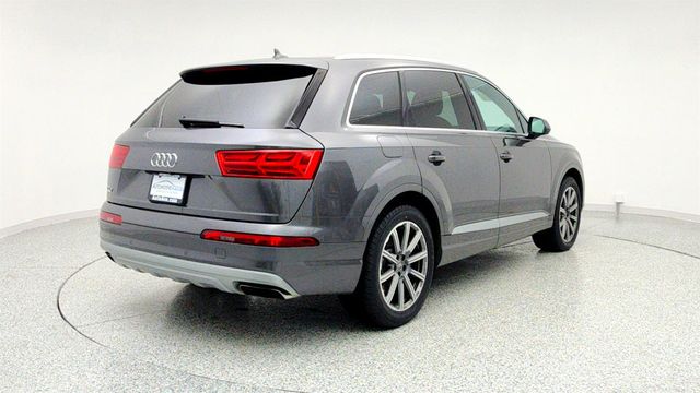 2019 Audi Q7 Premium Plus 55 TFSI quattro with 20'' Wheels & Cold Weather Pkg - 22957579 - 4