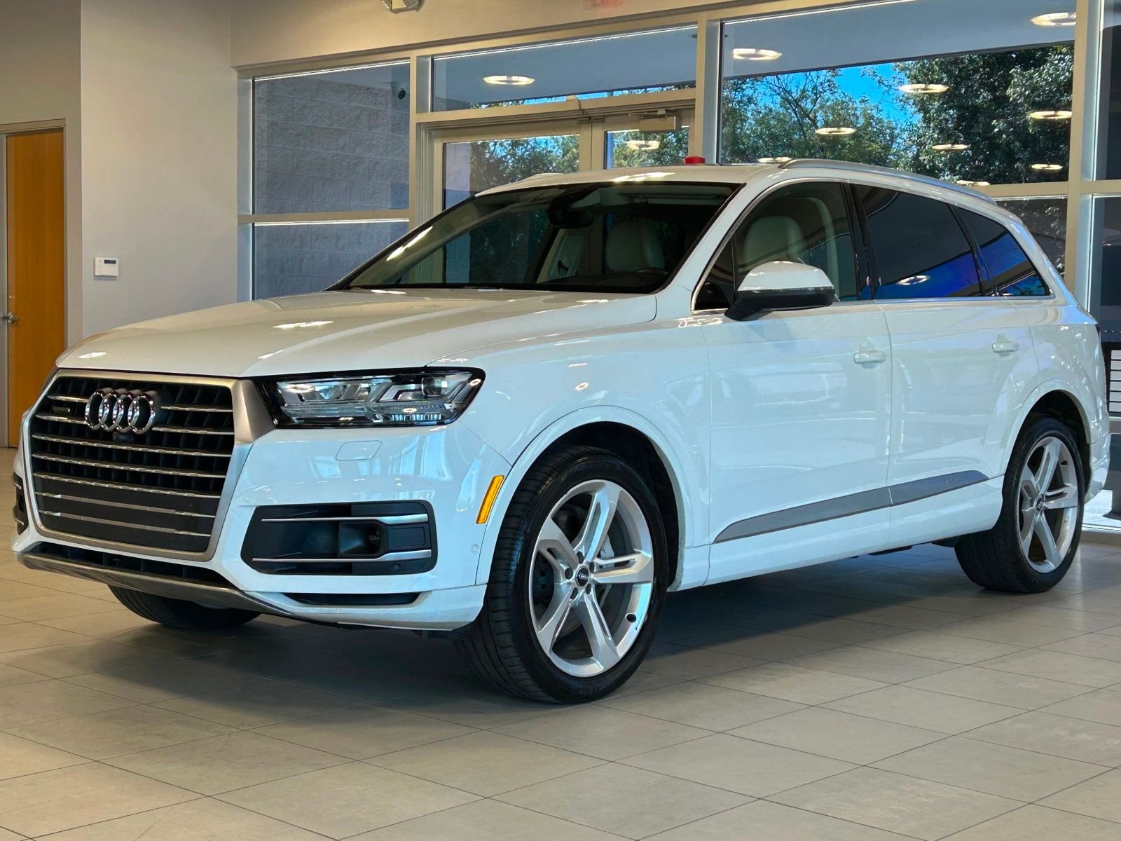 2019 Audi Q7 Prestige 55 photo 2