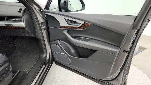 2019 Audi Q7 SE Premium Plus 45 TFSI quattro with Cold Weather Package - 22941000 - 27