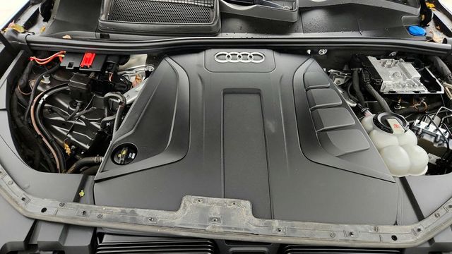 2019 Audi Q7 SE Premium Plus 45 TFSI quattro with Cold Weather Package - 22941000 - 28