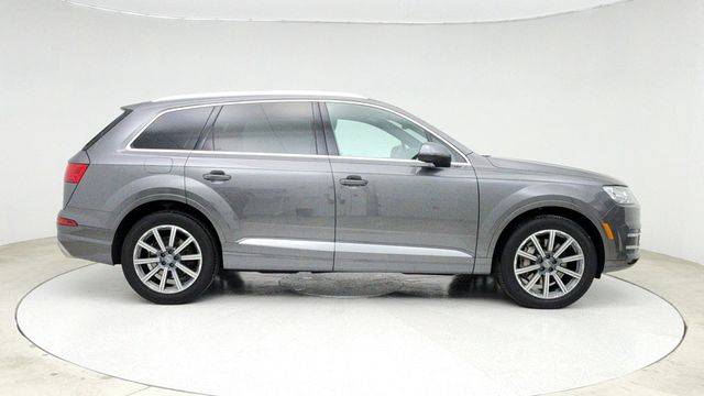 2019 Audi Q7 SE Premium Plus 45 TFSI quattro with Cold Weather Package - 22941000 - 3