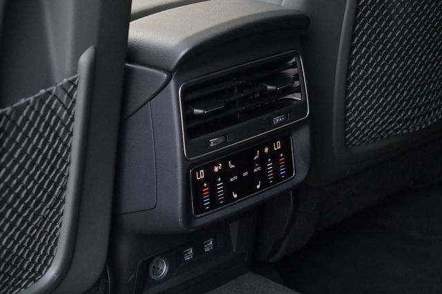 2019 Audi Q8 Premium Plus - 23079333 - 22