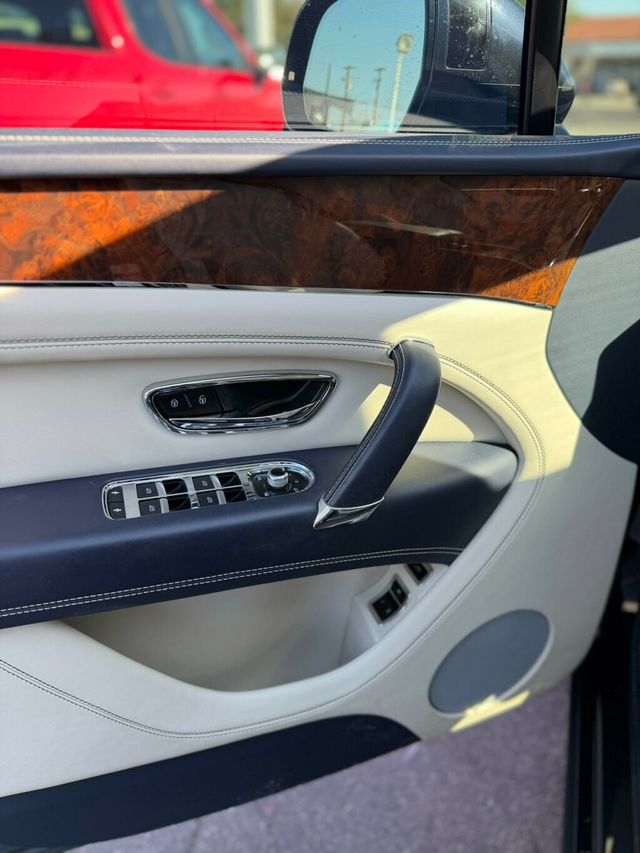 2019 Bentley Bentayga  - 23052002 - 19