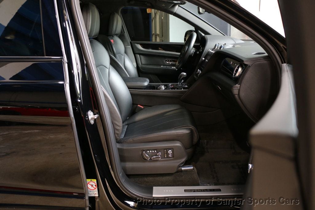 2019 Bentley Bentayga Black Specification  - 22890821 - 31