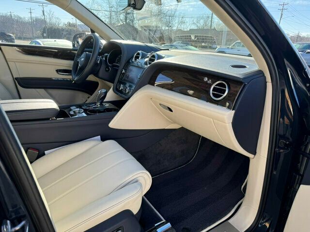 2019 Bentley Bentayga LocalTrade/MSRP$167725/V8/HeatedSeats/PanoramicRoof - 22748005 - 18