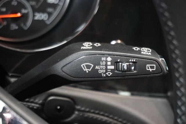 2019 Bentley Bentayga V8 AWD - 22940573 - 19