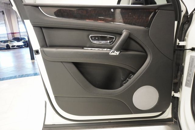 2019 Bentley Bentayga V8 AWD - 22940573 - 21