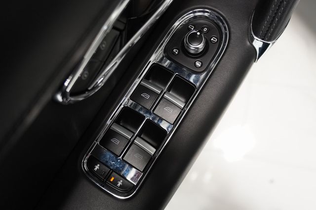 2019 Bentley Bentayga V8 AWD - 22940573 - 23