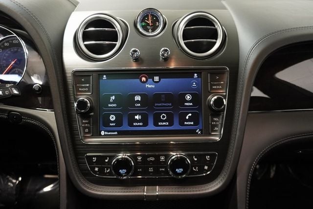 2019 Bentley Bentayga V8 AWD - 22940573 - 25