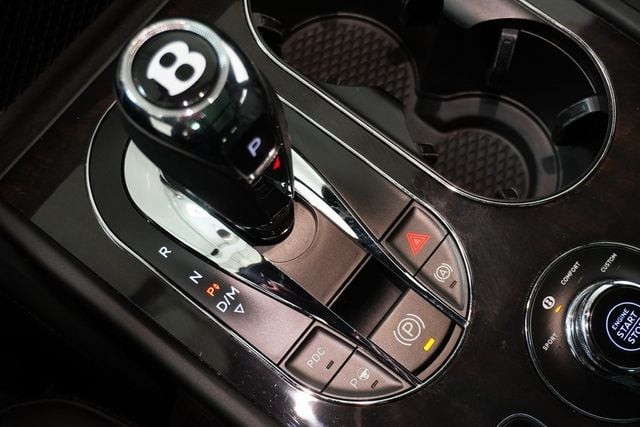 2019 Bentley Bentayga V8 AWD - 22940573 - 26