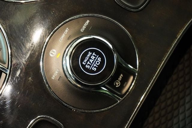 2019 Bentley Bentayga V8 AWD - 22940573 - 27