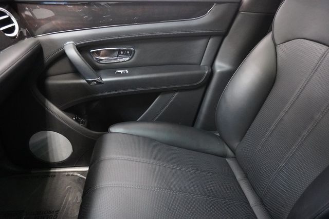 2019 Bentley Bentayga V8 AWD - 22940573 - 30