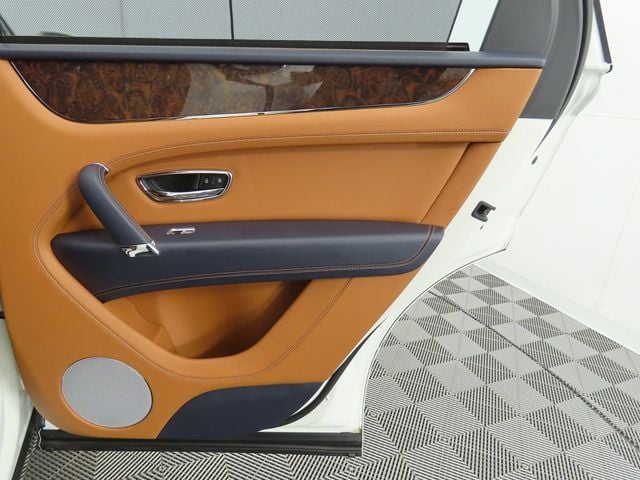 2019 Bentley Bentayga Base photo 27