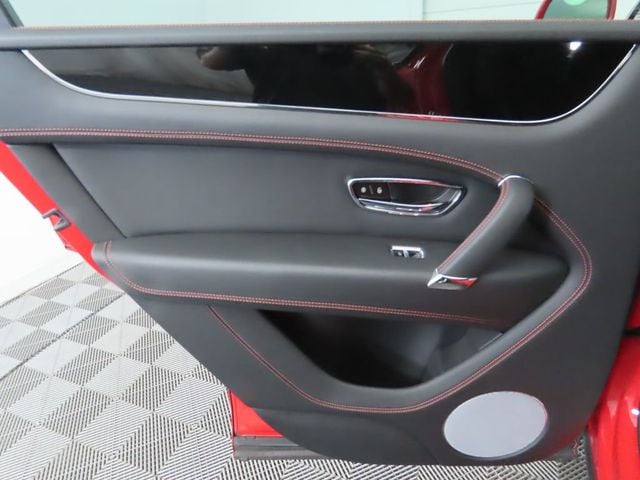 2019 Bentley Bentayga V8 AWD - 22926771 - 25