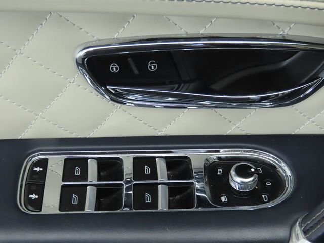 2019 Bentley Bentayga V8 AWD - 22979397 - 23