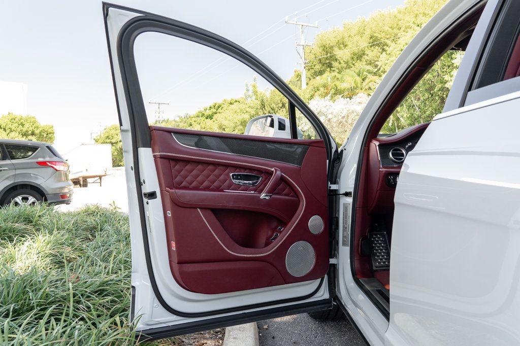 2019 Bentley Bentayga V8 photo 32